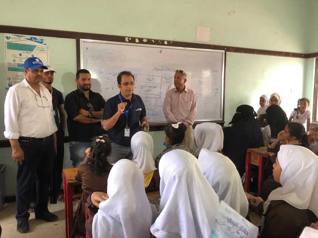 WHOYemen's tweet photo. In #Yemen, a war of more than three years has deteriorated the health system and put it on the brink of collapse. The thing that contributed in spreading of Measles and Rubella. In 2018, more than 24,000 cases with over 220 deaths of measles were reported.
#Vaccines_Work
#2nd_Day https://t.co/ZEJZ4SGxWB