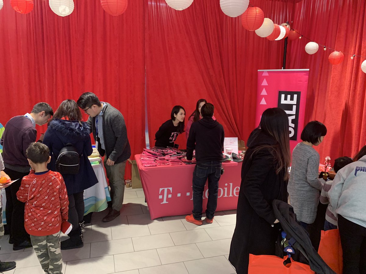 quek_ivan's tweet photo. @The_Real_KevPie @thayesnet @PccYash @andysinha1 @Cmorais80 @lpetrone9 @KevinDunning  @JohnLegere   Team Skyview celebrating 2019 Chinese New Year!!! https://t.co/LBIz6DzYVq