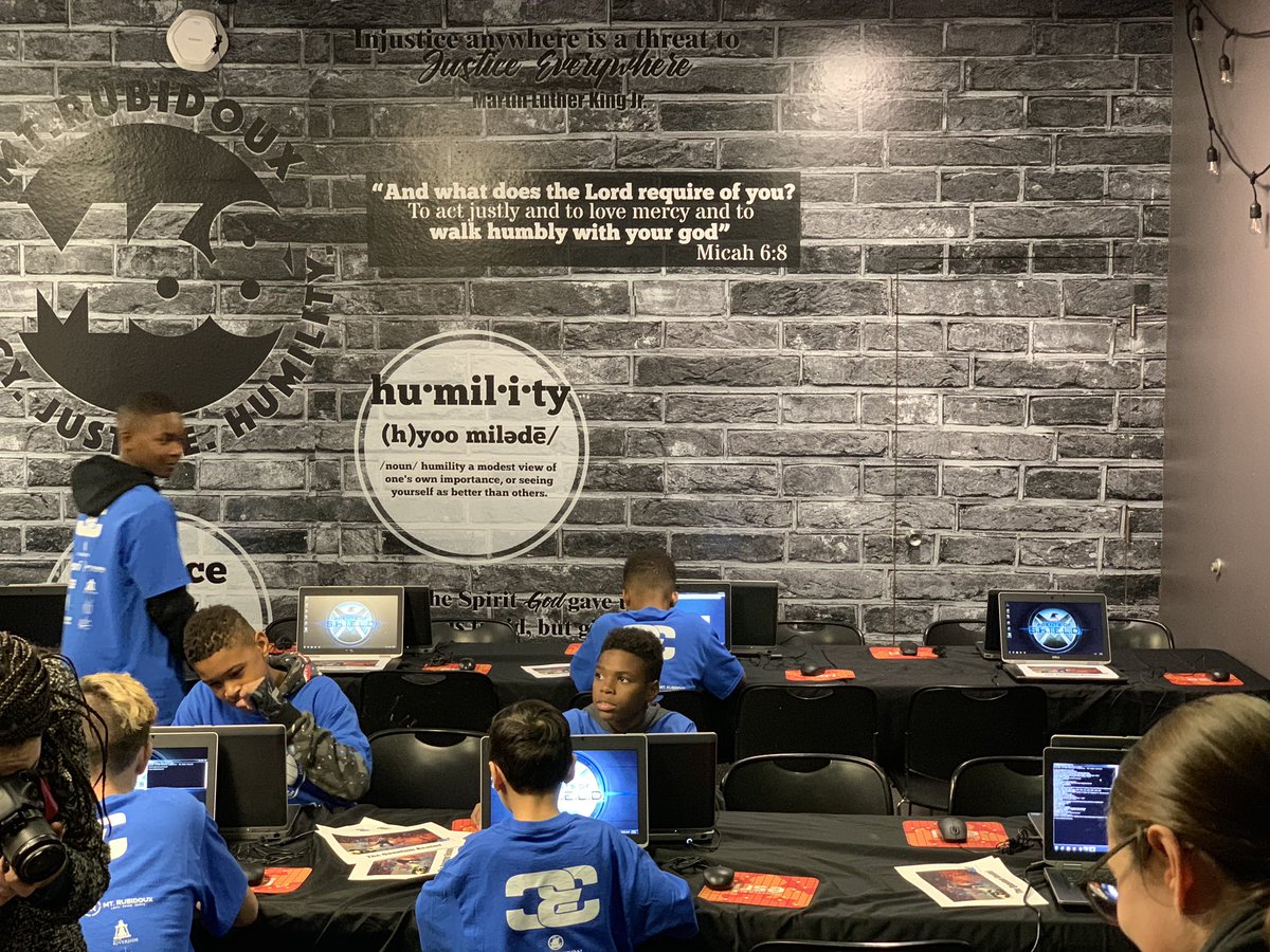 MissMoeTeaches's tweet image. I’m at the C3expo engaging kids in the world of tech and robotics! With missions based around Marvel comics, it’s not just a watch and learn...it’s a live and experience! #scratchcode #marvelcomics #code #C3Expo