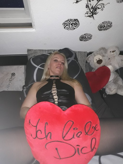 Xxx Bien arriv&eacute; &agrave; Br&ecirc;me.  tjrs accueilli comme une princesse, le top du top. Xxx 😜💋😉😍 https://t.co/N<a href="/tag/mvsales"class="tags"><span>#mvsales</span></a>