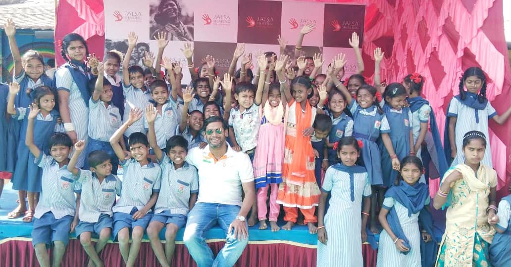 ashishrsharma's tweet photo. On the occasion of Vasant Panchami, I pray that Maa Sarawati showers her blessing of wisdom &amp; knowledge on all of us
Alao sharing d efforts of #Jalsa Tardeo, to help educate the tribal children, in the interiors of Palghar district, by adopting a school over #VasantPanchami https://t.co/shNfIpqAQ0