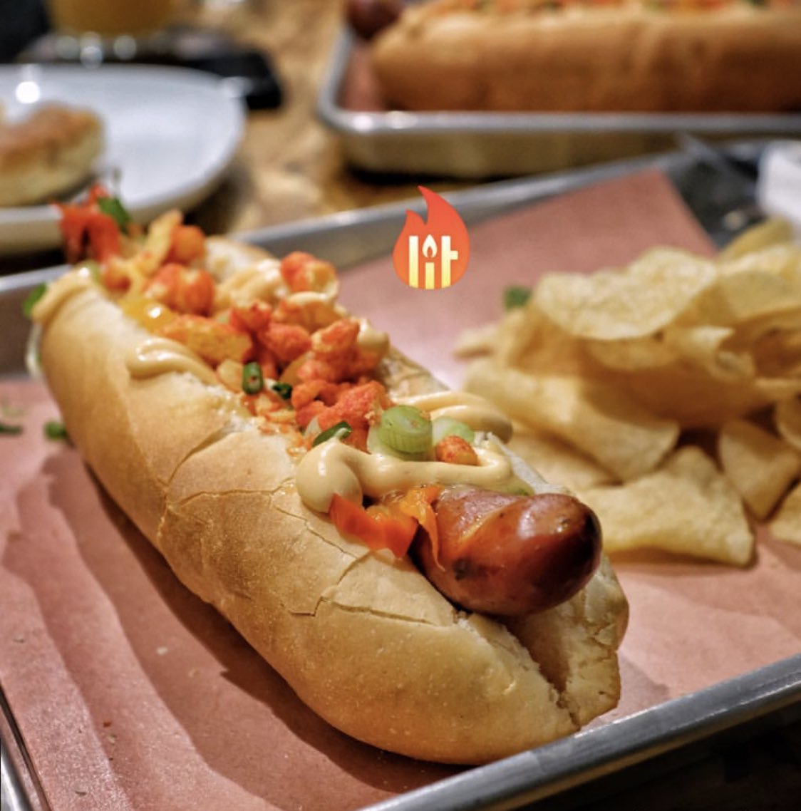 Tonight we’re back with our 2 feature dogs! The “Buffalo Wing” dog- Buffalo sauce, celery+carrot, blue cheese, crispy chicken skin AND “Big McMerica”-pickle, iceberg, American cheese, special sauce! Pair it with a “Rose Hips Pale Ale” cask from @siding14brewing. Kicks off at 5pm!