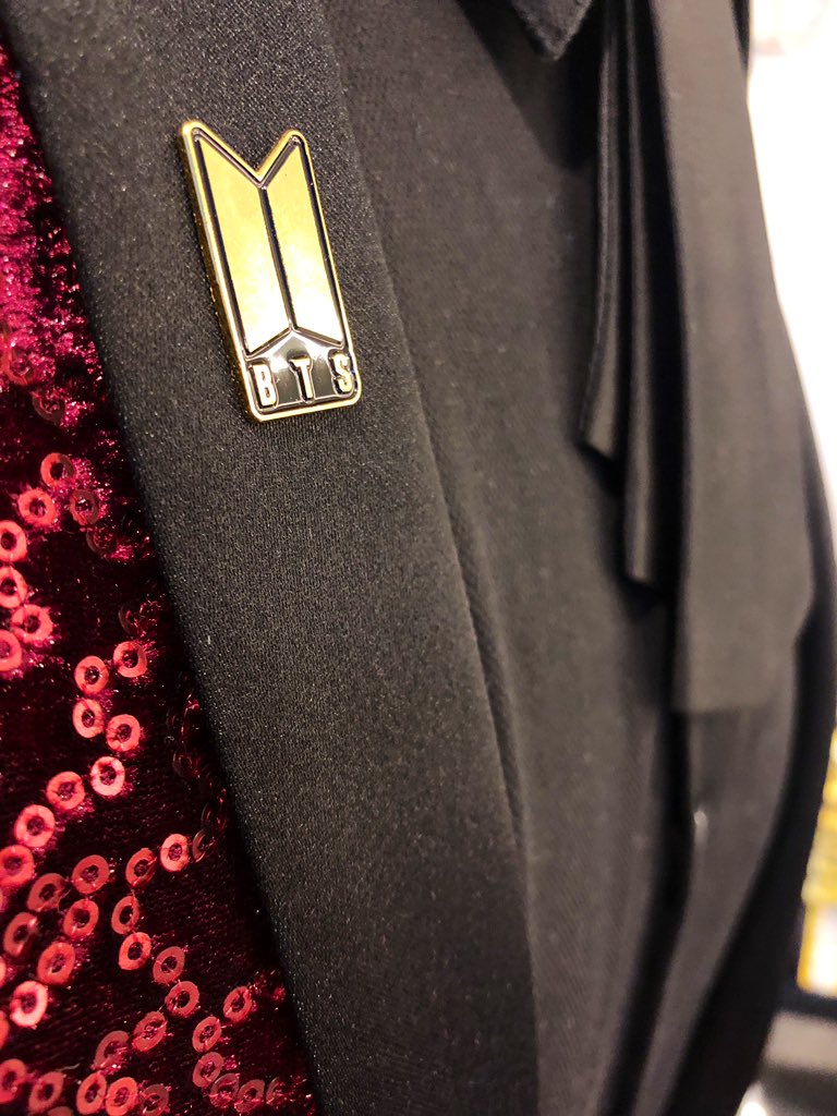 DDirecto's tweet image. Sneak peek of my #GRAMMYs lewk #TearItUpBTS @etnow