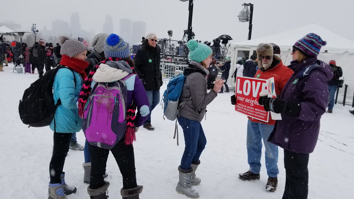 MarkJWestpfahl's tweet photo. Student-journalists Hannah, Kate, Sophia &amp; Naomi learning about why people are coming to the #AmyKlobuchar announcement. #CHCougars https://t.co/R7a17ZUH4c