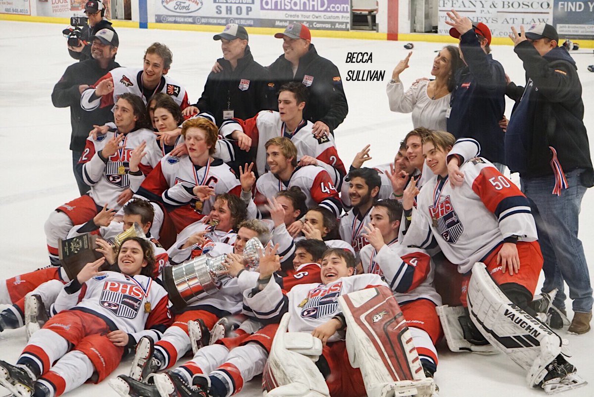 Pinnacle hockey brings home the cup for the 3RD YEAR IN A ROW! Thank you to our seniors, we appreciate the years you have put in and will miss you! 🏆🇺🇸🏒#3peat
<a href="/PinnaclePHockey/">Pinnacle Ice Hockey</a>