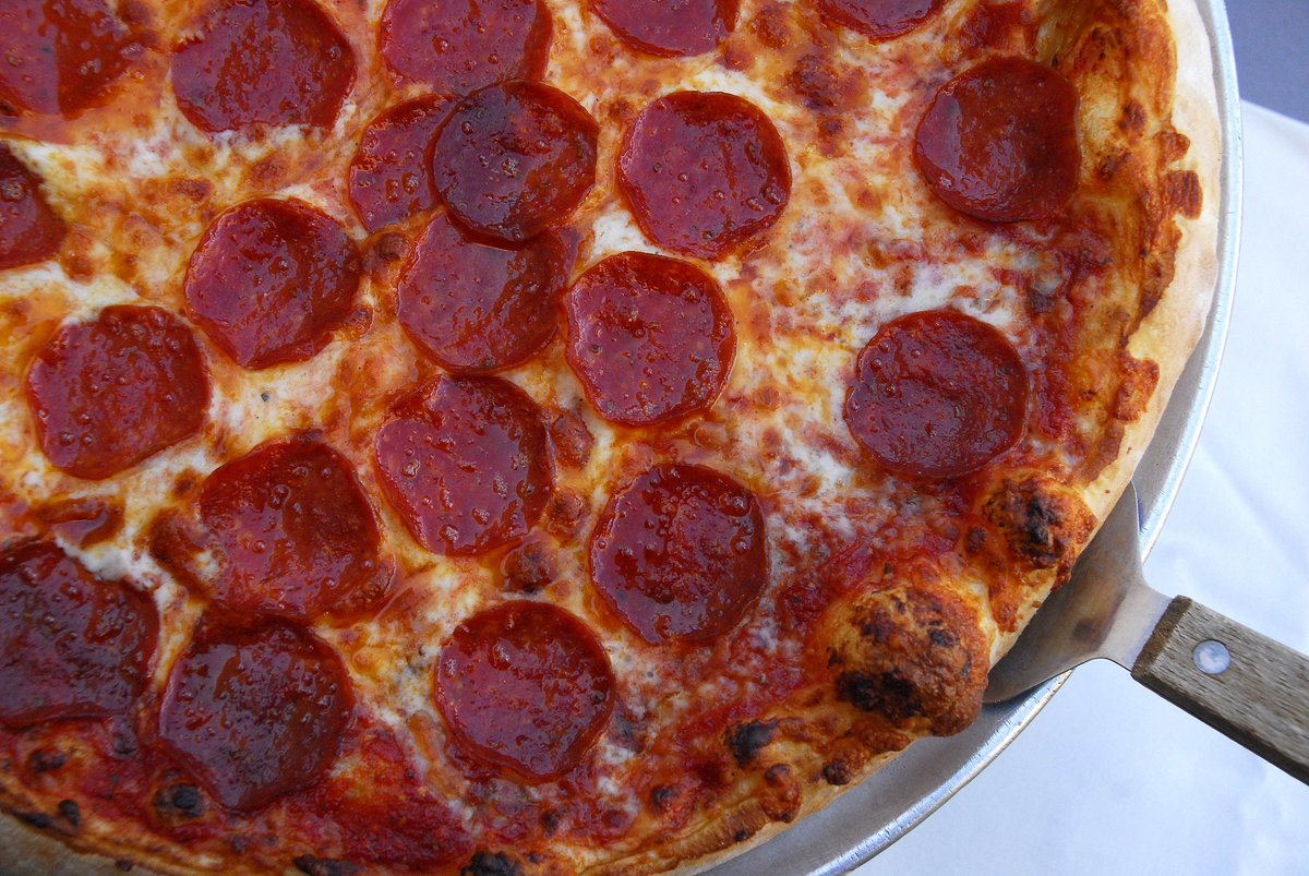 FlosPizzeria's tweet photo. Get special offers and stay up to date with the latest from Flo’s when you sign up for our E-Club! https://t.co/OUhKOcxC4J https://t.co/4k51c8hygN