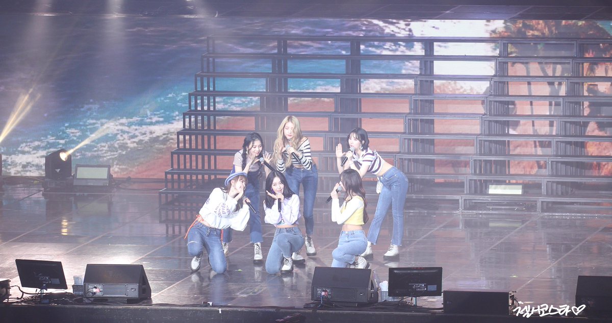 [4K 60P] 190210 #여자친구 (#GFRIEND) 팬미팅 Vacation 직캠(Fancam) by 첼시코스타

youtu.be/uVqpex4o_2s
3:26