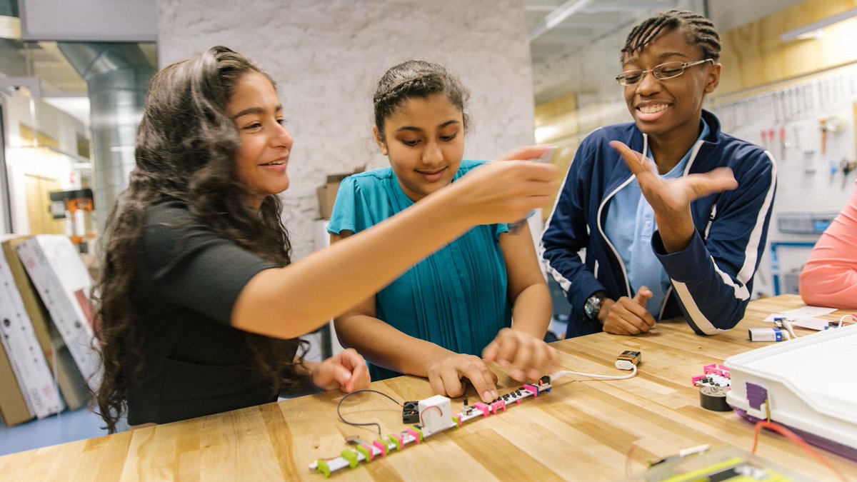 afterschool4all's tweet photo. NOW OPEN! @GirlsWhoCode  application for their free summer immersion program is live: https://t.co/cqNt7Wb4ZH https://t.co/6xhnsmMfNB