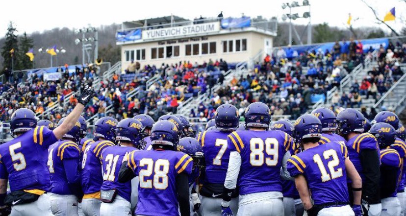 RobertJRoetzer's tweet photo. Proud to announce I will be attending Alfred University in the fall to continue my academic and athletic career!! @Coach_Rankl @AUSaxonFootball @Spointfootball  @RealJB88 🏈✝️ https://t.co/mIAXHrWyRQ