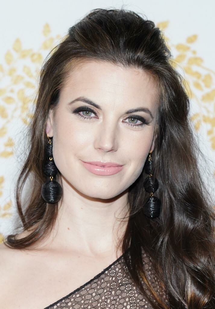 Meghan Ory France tweet media