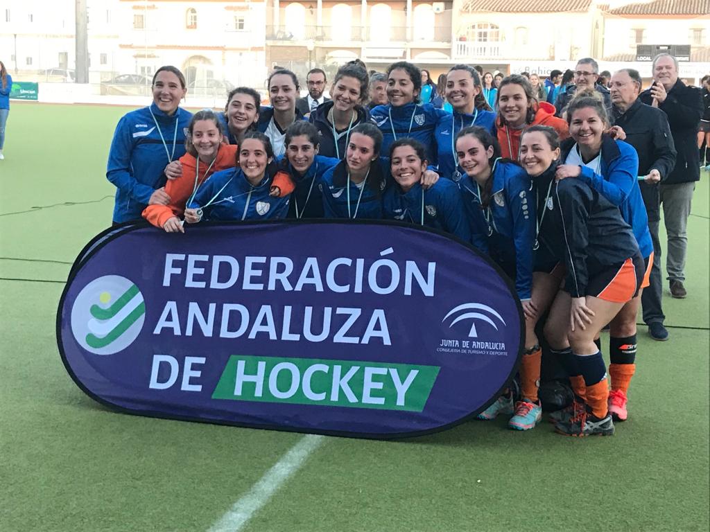 FedAndHockey's tweet photo. El equipo universitario @CDHockeyUS revalida la SuperCopa Andalucia Femenina en @AytoSanFernando 

Ranking Femenino
1° @CDHockeyUS 1DIV
2° @chsanfernando 1DIV
3° @islahockey 2DIV
4° @CHBenalmadena 2DIV
5° @chsanfernando 2DIV

@DeporteAND @rfe_hockey https://t.co/bCPKprq9pD