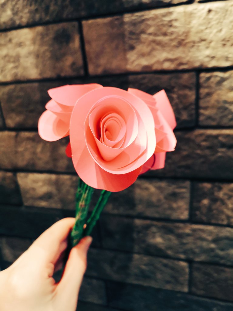 ❤️Love is in the air ❤️👀 We are preparing for Valentine's Day here at the hub on #RoseStreet #Edinburgh and are looking forward to spreading the love!  😍 #premierinn #hub #roses #valentines