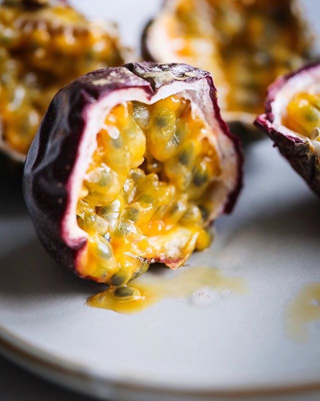 Passion fruit is one of my favorite fruits. Scoop out the seedy pulp and enjoy over some yogurt 👌🏽👌🏽👌🏽 What’s your favorite fruit? bit.ly/2GzWvgH