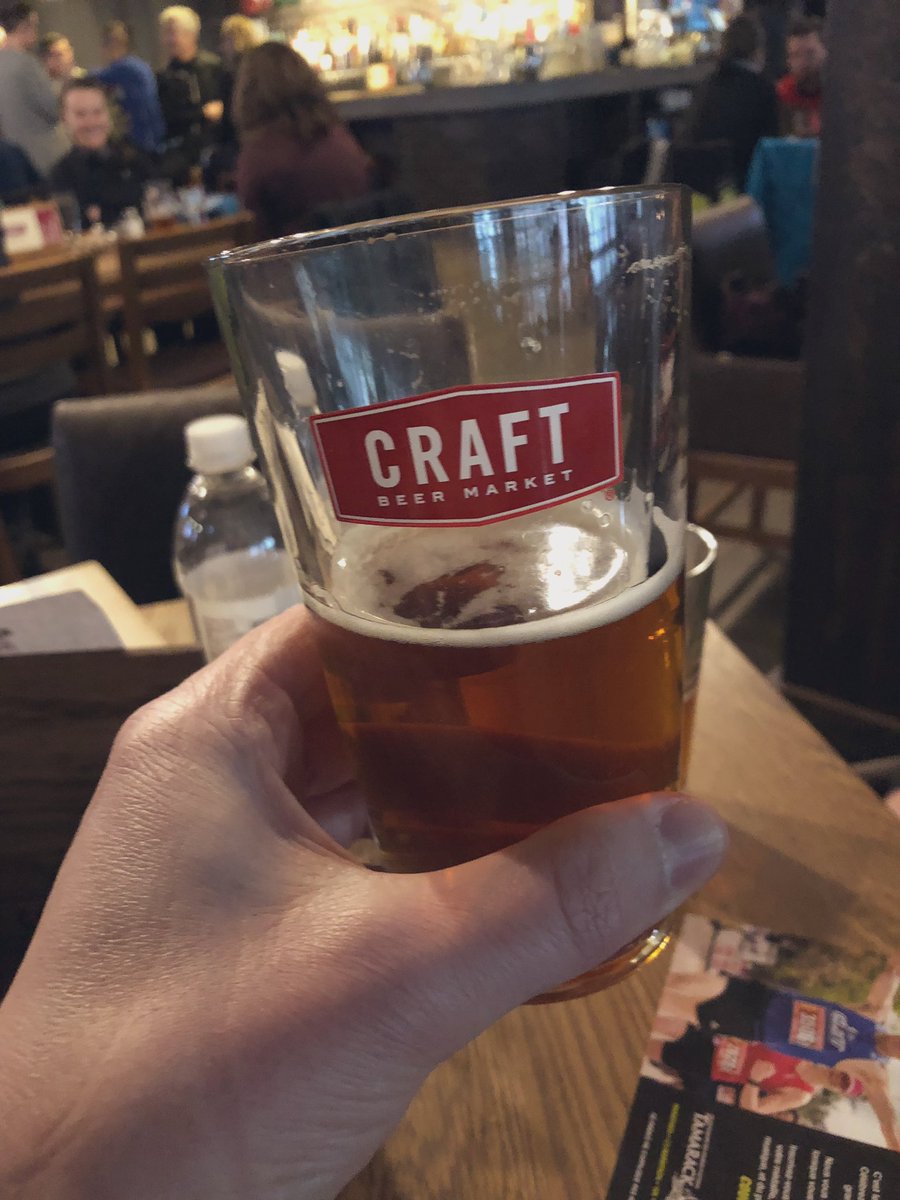 TobiasCode's tweet image. Very icy @RunTOBeer today, but worth it for the delicious draft from @bigrigbrew at a very cozy @CRAFTbeermarket  🥶🏃🏻‍♂️🍺