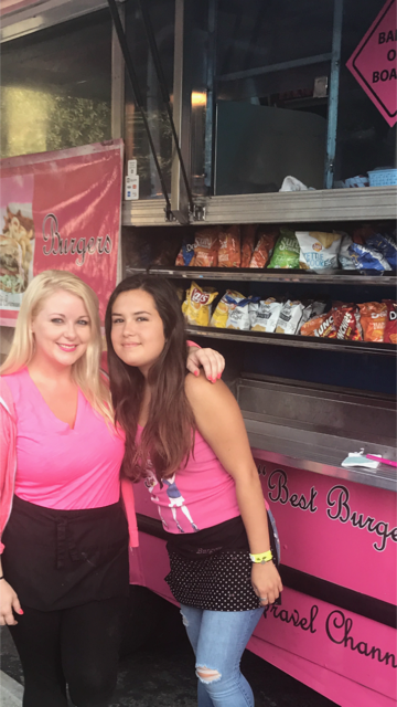 We're grillin' in #LakeForest at Saddleback Church today! Bring the family by for some burgers until 1p at 1 Saddleback Pkwy.