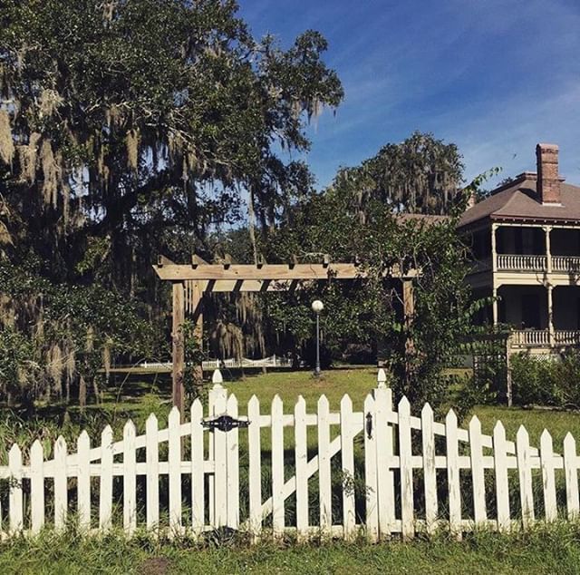 Spend the day enjoying the outdoors and exploring the rich history of Louisiana's Northshore. ⠀
#lanorthshore #onlylouisiana #feedyoursoul #findyourpark #lastatepark #exploremore #exploremore #history #historichome #otishouse ⠀
[ #Repost @karenestell… bit.ly/2THnDy6
