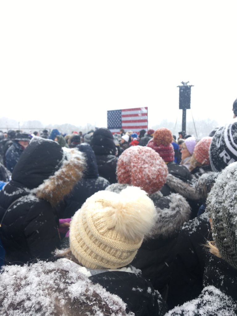 ShutUpTyler_'s tweet photo. @kkondik There’s a city skyline behind that flag https://t.co/TLofSBvHDJ