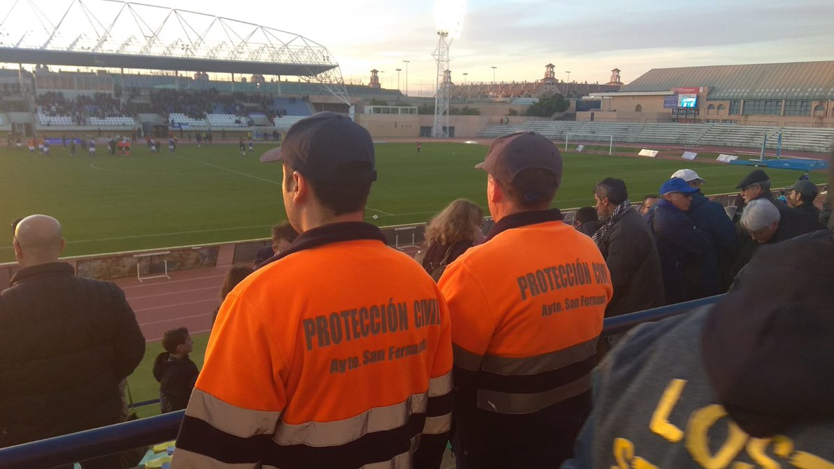 sanfernandopc's tweet photo. Servicio Fútbol "San Fernando C.D. - C.F. Villanovense"⚽. Colaboración con 2 voluntarios y 1 coordinador del servicio. #Fútbol #SanFernandoCD #ProtecciónCivil https://t.co/quH7orFfpq
