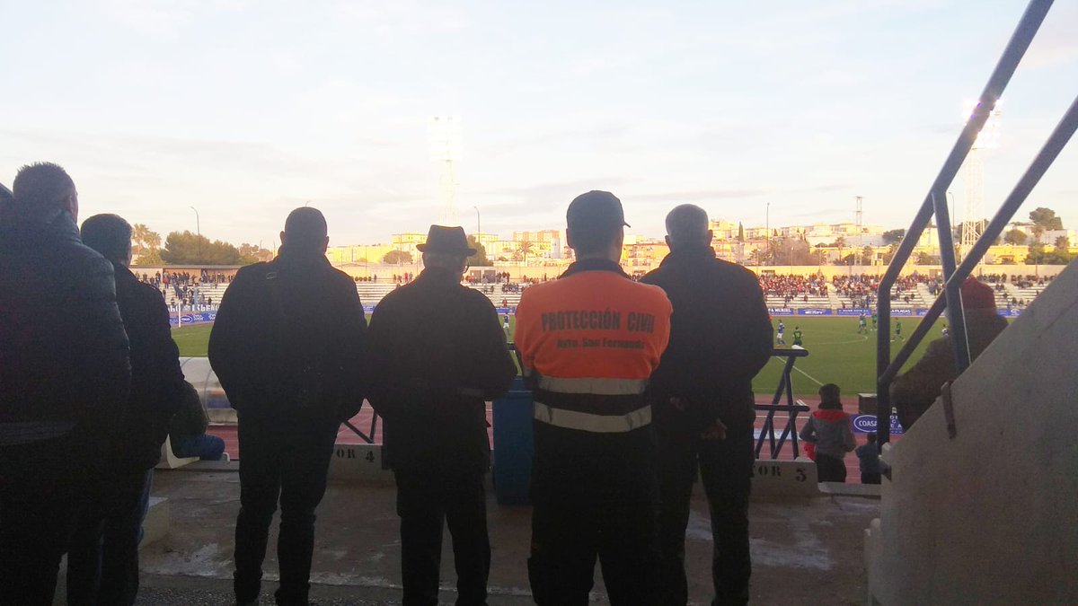 sanfernandopc's tweet photo. Servicio Fútbol "San Fernando C.D. - C.F. Villanovense"⚽. Colaboración con 2 voluntarios y 1 coordinador del servicio. #Fútbol #SanFernandoCD #ProtecciónCivil https://t.co/quH7orFfpq