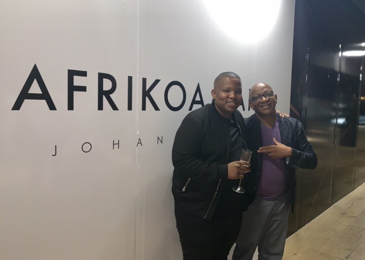 therealLEBO_M's tweet photo. Couldn’t be more prouder, prelaumch https://t.co/3ThbnfCjbg the first premier world class chocolate &amp; champagne bar. When brothers realize and execute a vision I’m very proud of you 👊🏿 @sibo_the_zulu @mkarera Lebo Lukewarm now... let the future begin 🚀👊🏿 @ KEYES ART MILE https://t.co/NTv299FITn