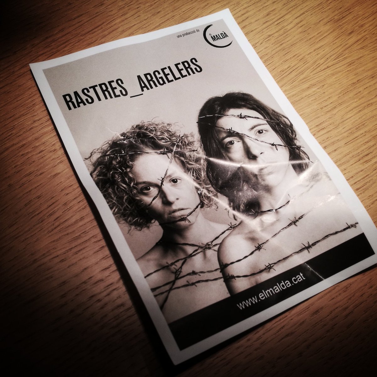 #Rastres #Argelers, l'obra de l'Aina Huguet, brutal! L'he vist per segona vegada i encara l'he disfrutat més. Gràcies, <a href="/ariadnafigols/">Ariadna Figols</a> i Aina per fer-nos viure la tragèdia dels refugiats, de la guerra. Necessitem #Memoria