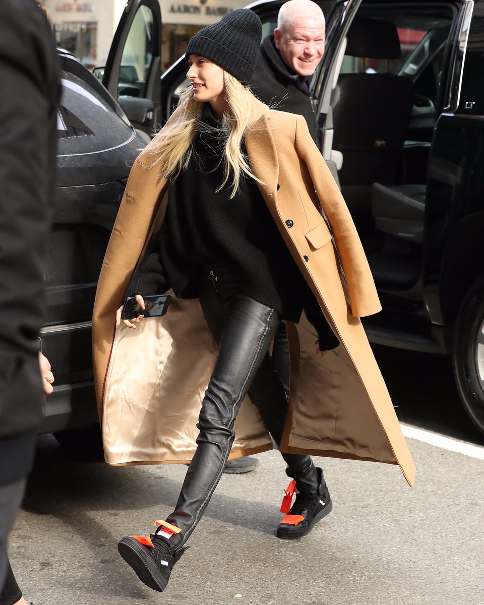 jbtraacker's tweet image. @haileybieber you have the cutest lockscreen 😍

#Beliebers #BestFanArmy #iHeartAwards