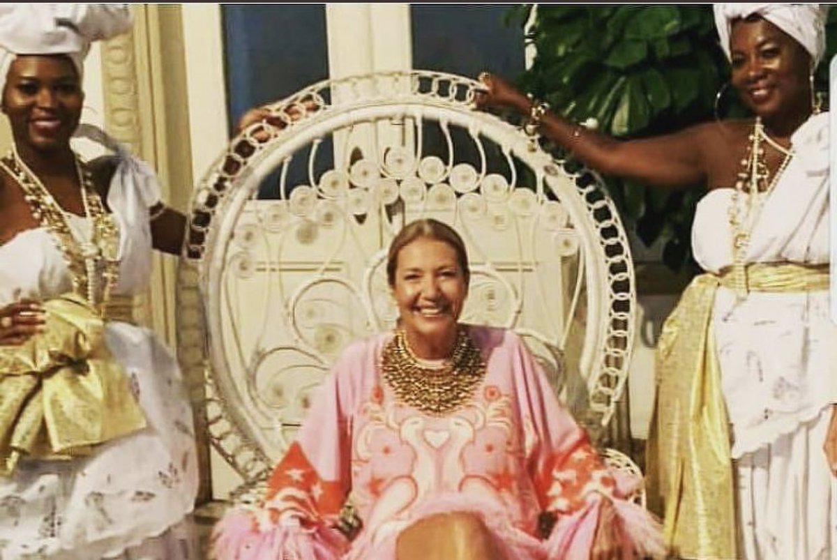 acaciodutra's tweet image. A diretora da Vogue, Donata Meirelles, faz uma festa com o tema COLONIAL
(pra não dizer SENZALA). @ivetesangalo e @PretaGil foram atrações da festa. E eu pergunto: porra, meninas, a troco de quê?