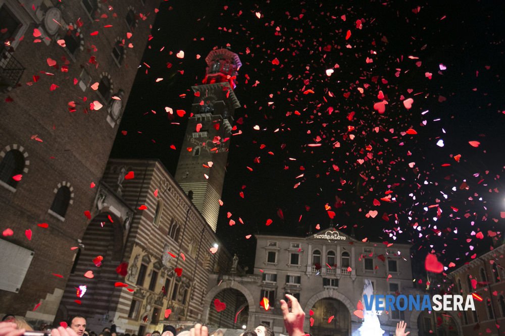 lambertitower's tweet photo. The Lamberti Tower stands in the epicenter of Verona and Verona is the Capital of Valentine's Day. Celebrate the power of Love on Top of the World with who you love and Visit the @lambertitower #torredeilamberti #valentinesday #valentines #valentinesdayweek https://t.co/DLKaSO8T8h