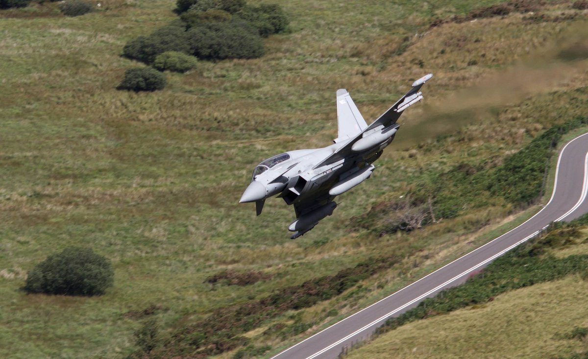 MachLoopLFA7's tweet image. RAF Typhoon low level in the loop from the summer. @EGXCinfo @Eurofighter_1 @BAESystemsplc
