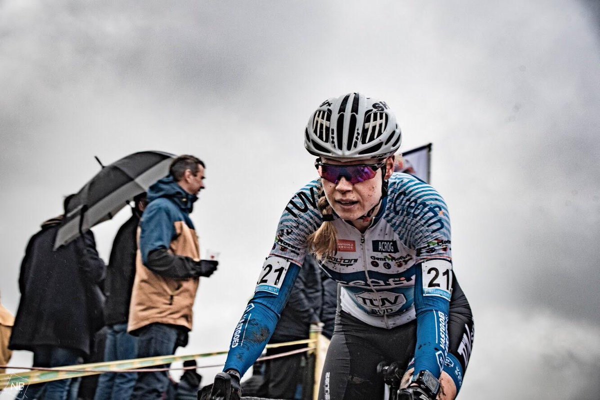 Tough weekend and lots of mud today 💩 Unfortunately not the best legs 😵 two more races to go! •
•
<a href="/creafintuvsud/">Creafin-TÜV SÜD</a> @zannatabikes  @shplus_official @challengetires @gripgrab •
•
📸 @nelebreynephotography