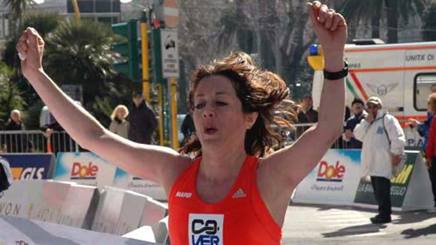 Gazzetta_it's tweet photo. Maura #Viceconti si è tolta la vita a 51 anni. Fu primatista italiana di #maratona ed è tutt’ora primatista dei 10.000. I dettagli: https://t.co/jbUlZwM6uP #atletica https://t.co/cQGXC0hBld