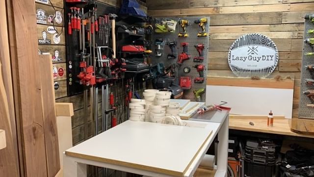 LazyGuyDIY's tweet image. #massproduction continues on the #epoxypour molds for my #funwithepoxy class I’m teaching at @workbenchconference later this month! Next step is to pour the @totalboat #epoxy skim coats so I can ship these to Atlanta and you guys can try some cool stuff!… bit.ly/2tdLNVf