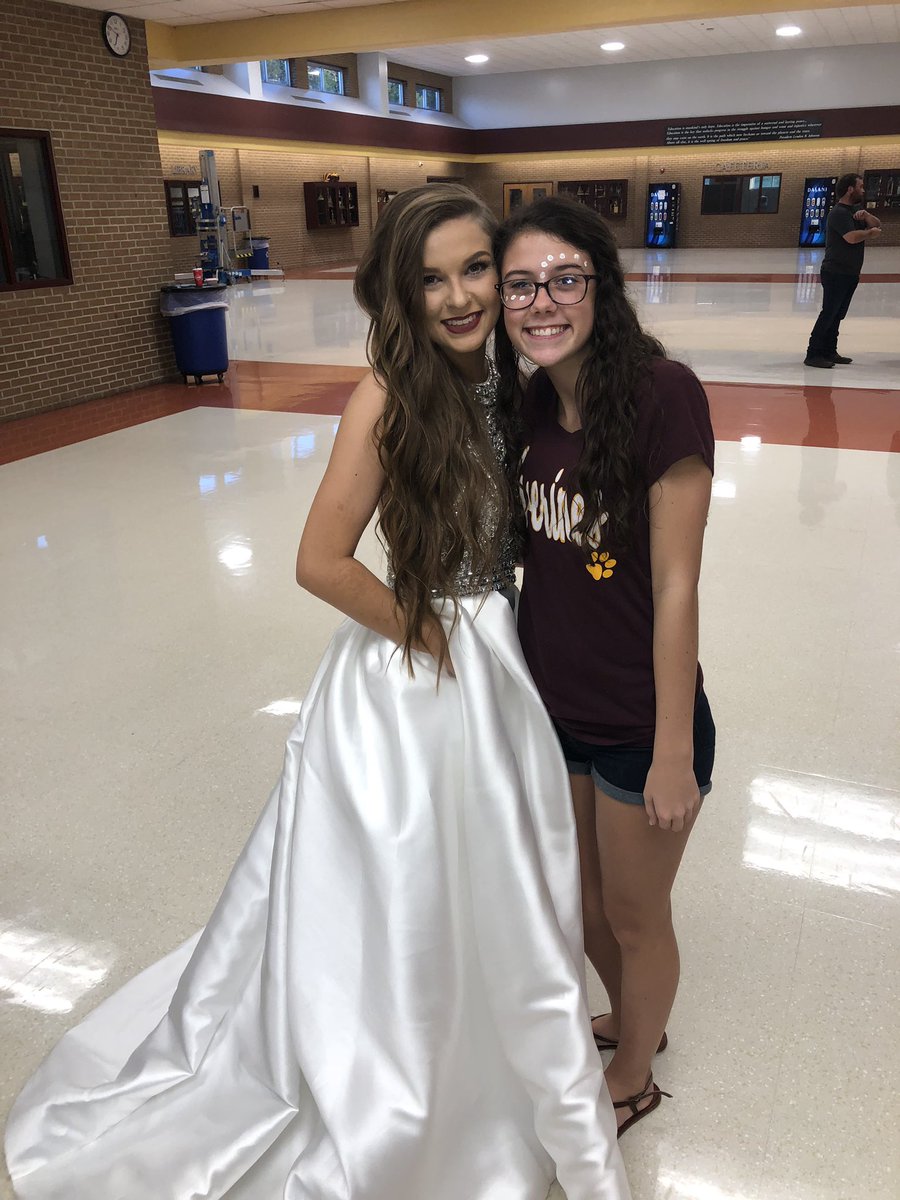 Juju_2218's tweet photo. Happy Birthday @heathermooreeee hope you have a great day love ya!!! ♥️ https://t.co/VMlWbu3tjn