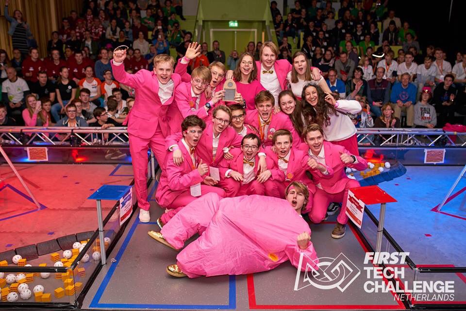 PinktotheFuture 3954 tweet media