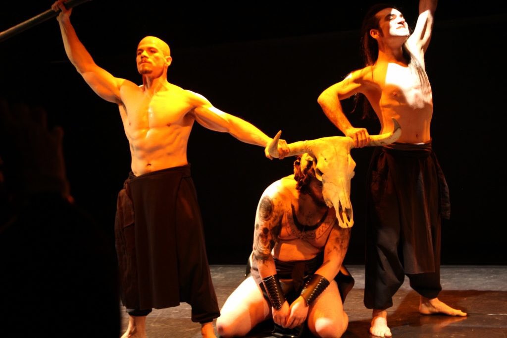 aranchasegura's tweet photo. Gilgamesh, una historia con más de 4.000 años que #AlexRojo ha sabido llevar maravillosamente bien al @fernangomezCCV. Escenas muy bellas en las que no podía imaginar un #Gilgamesh mejor que @mauriactor. Algún pero por tiempo y cierto desequilibrio, pero merece mucho la pena. https://t.co/9DyyC3FC2n