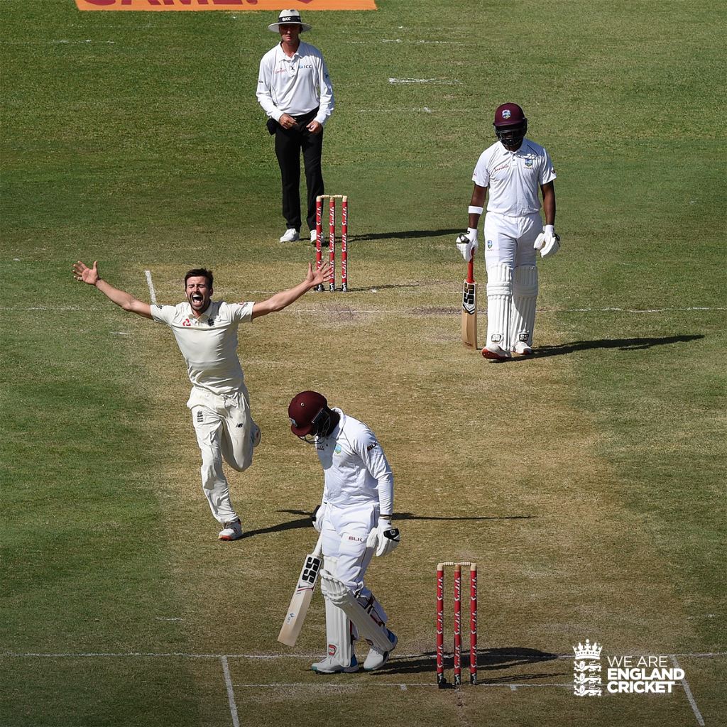 WOODY GETS FIVE!! <a href="/MAWood33/">Mark Wood</a>!!! 🙌

Scorecard: ms.spr.ly/6017T8NWL

#WIvENG