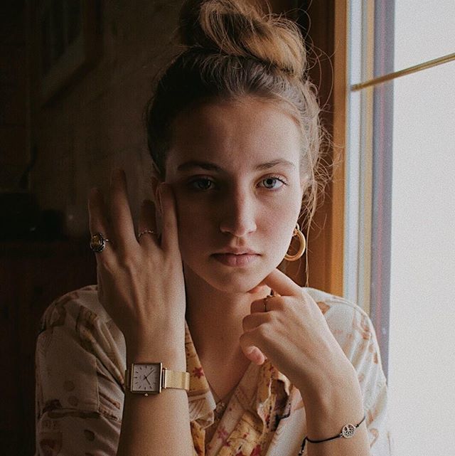 | sun will rise and we will try again ☀️
_______________________________________
watch: Merle gold - gold mesh .⠀
.⠀
.⠀
#uhrwerkberlin#squarewatch#bohofashion#bedifferent#golden#watches#watchlovers#timeless#timekeeper#berlin#kreuzberg#designedinberli… bit.ly/2I802Fo