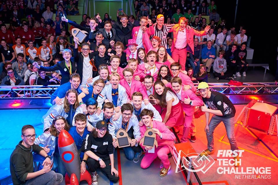 PinktotheFuture 3954 tweet media