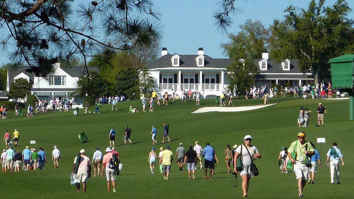 Vision4Sport's tweet image. The Patrons at Augusta ⛳️🏌🏻‍♂️ #themasters