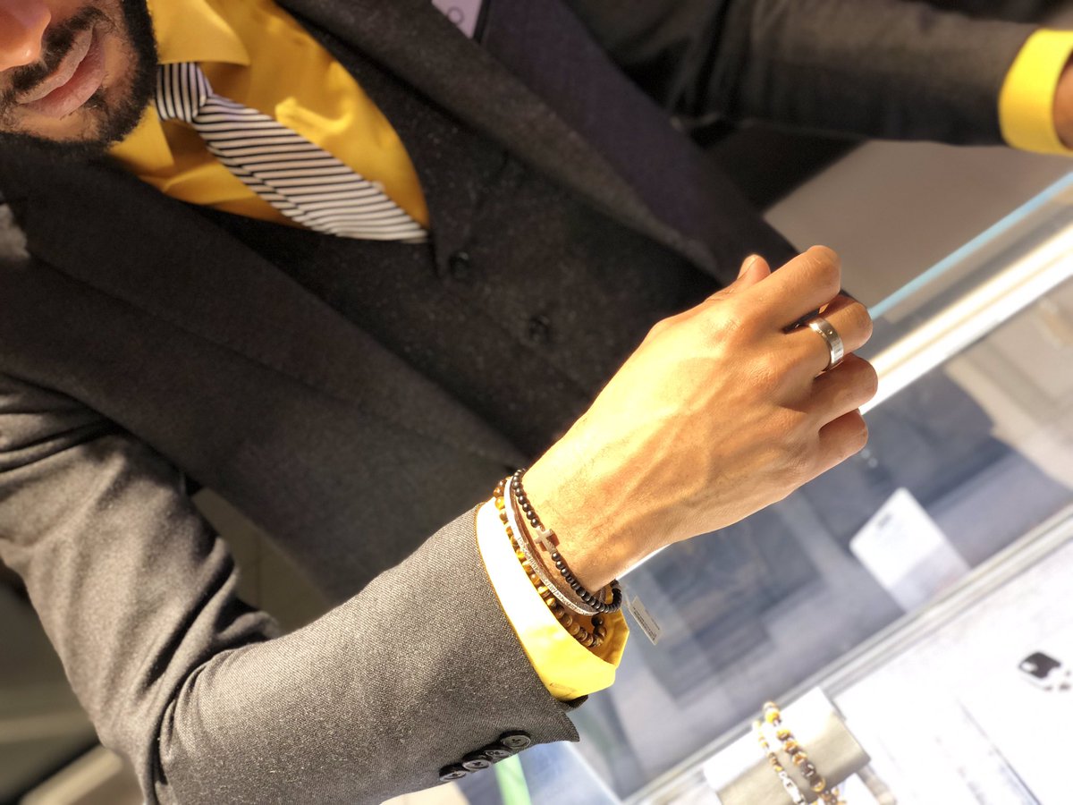 CGNewell's tweet image. Some #hand-spiration from @DavidYurman to complete the #LookADay! #HandModeling #MensJewelry #Bracelets #Mensfashion #ALookADay #MensAccessories #DavidYurman #DavidYurmanBracelet