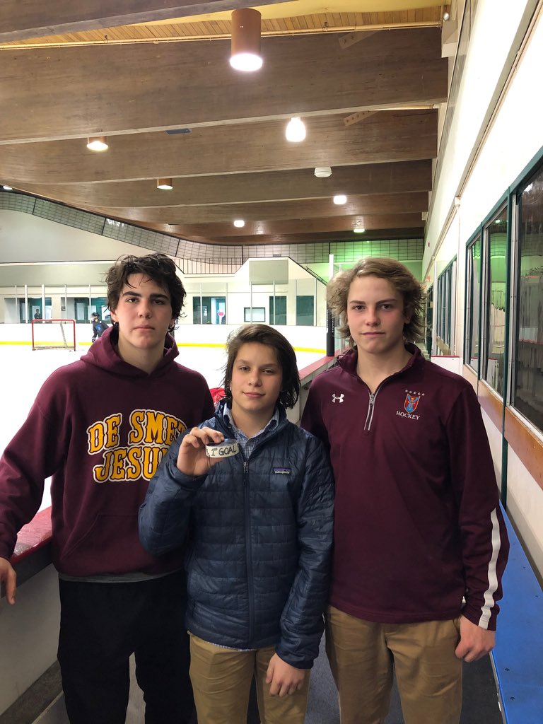 DESMETHOCKEYSTL's tweet photo. Maroon buckets move onto the Quarterfinals.
#youngguns 
#ploffs https://t.co/iax3jiSXYr