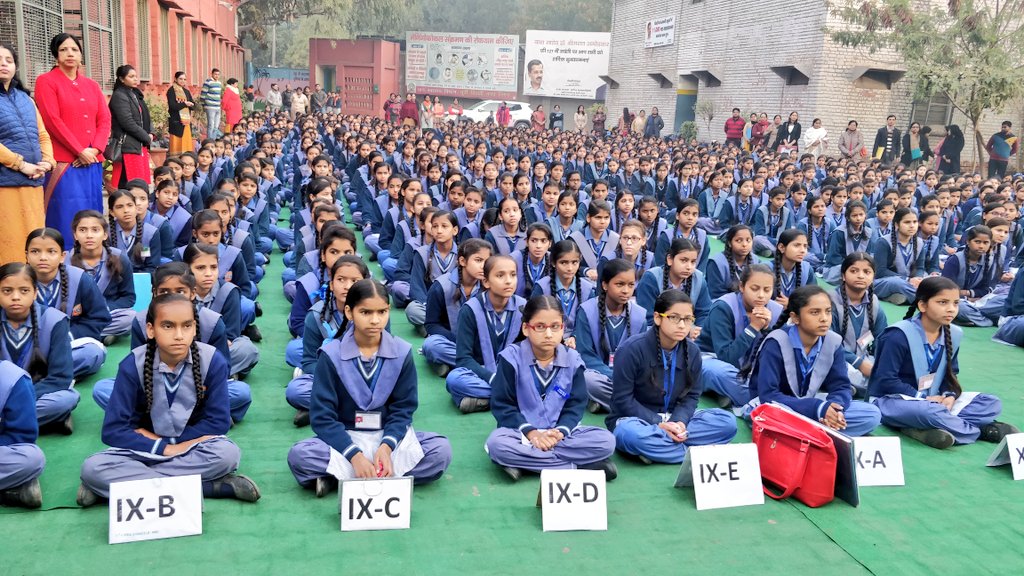 FromBhaskar's tweet photo. .@Minister_Edu @msisodia at #DailyVisit #MorningAssembly interaction with students at a #DelhiGovtSchool in #Patparganj right now. https://t.co/iCERM7u4NV