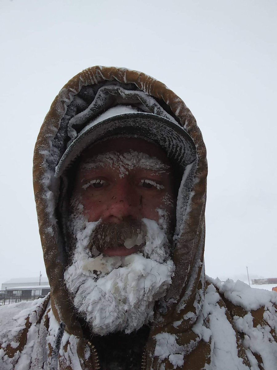 wesley1411's tweet photo. How New Mexicans feel feeding cattle when its 34 degrees out and the winds blowing. All I can say is thank heavens for a beard. https://t.co/q9vBggGwlx