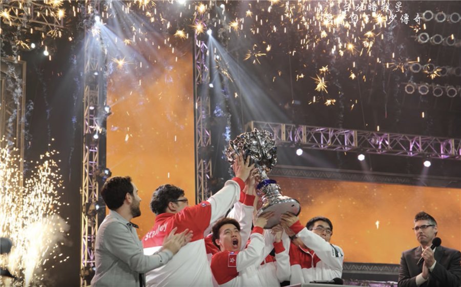 E-sports stardom is the dream of many young people. There are more than 300,000 #eSports players in Hong Kong, with salaries ranging from HK$5,000 a month to HK$25,000. Why should professional video-gaming be considered a sport? Tweet your comments. http://ow.ly/7eRz30nEiJhย