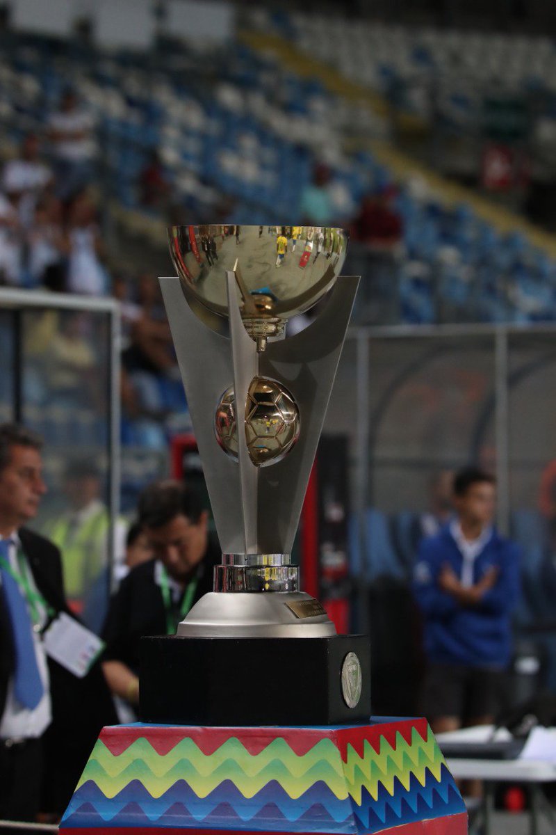 🎆La corona espera por los ganadores🎇

Resta poco menos de una hora para conocer al nuevo monarca del fútbol juvenil continental ⚽🏟

Es por eso que desde ya les extendemos nuestros agradecimientos a las 10 selecciones que fueron parte de esta edición 🎉