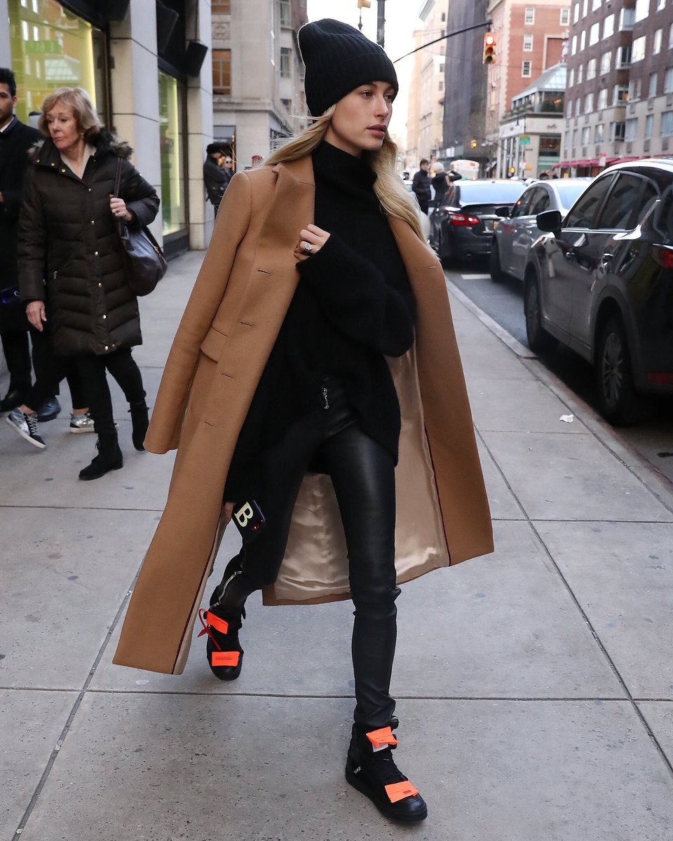 glossycode's tweet image. wow okay mrs bieber...sis didn’t have to snap like that but she did