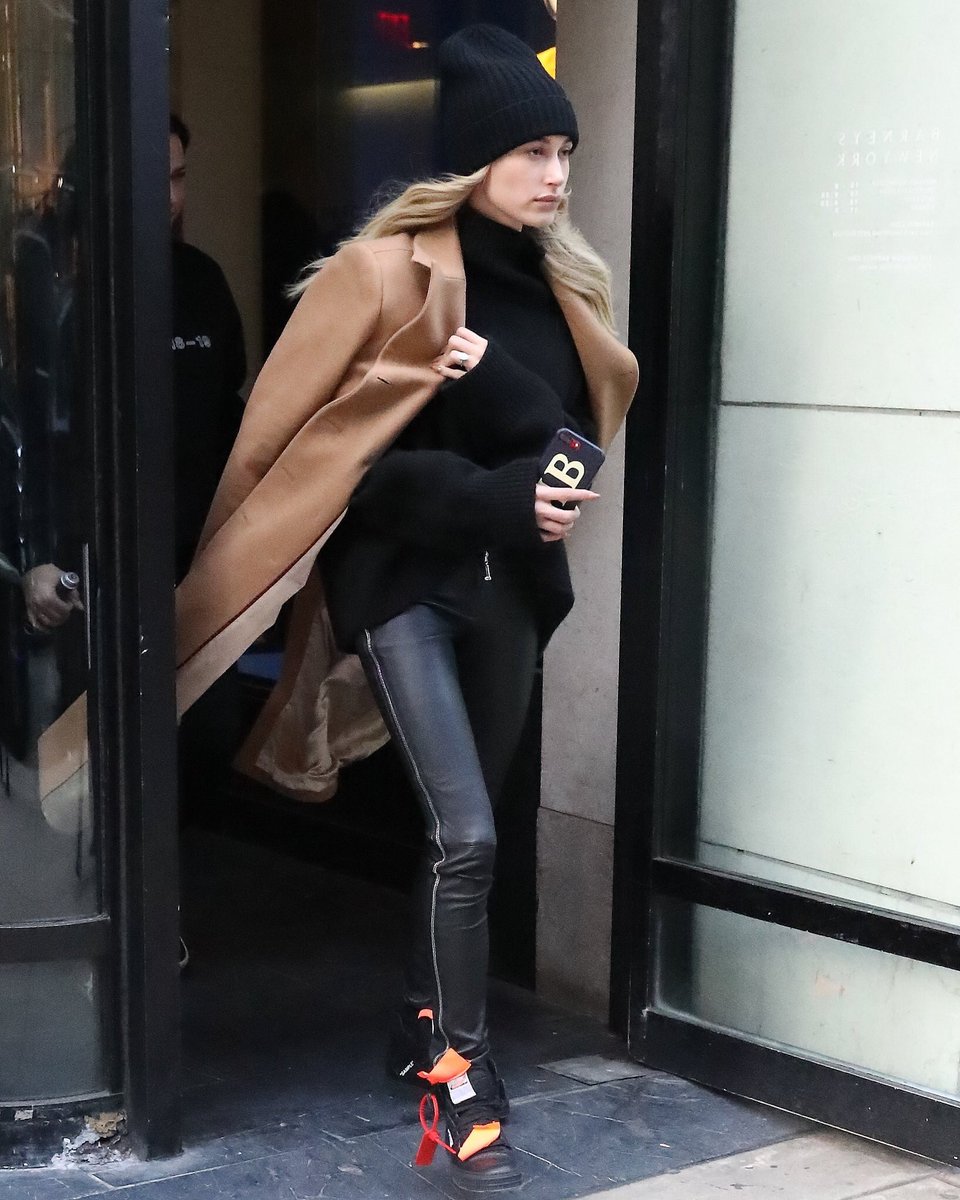 glossycode's tweet image. wow okay mrs bieber...sis didn’t have to snap like that but she did