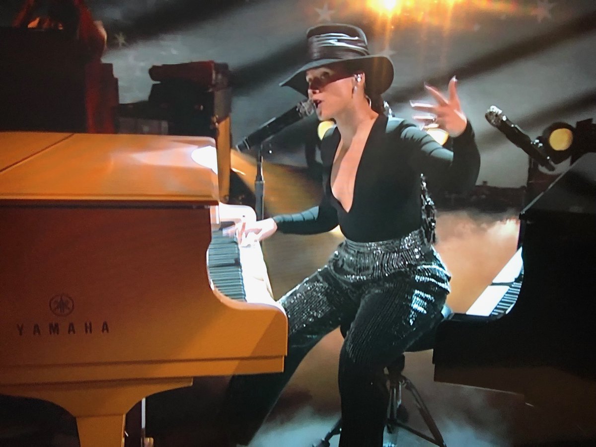 WindyCityTimes's tweet photo. Hey we have our #oscarshost. @aliciakeys wins our #GRAMMY for @RecordingAcad host. Awesome hosting job. To the music that lives in all of us. She is so relaxed and looks like having us over for house party. #winning https://t.co/5rkw6oWeqn