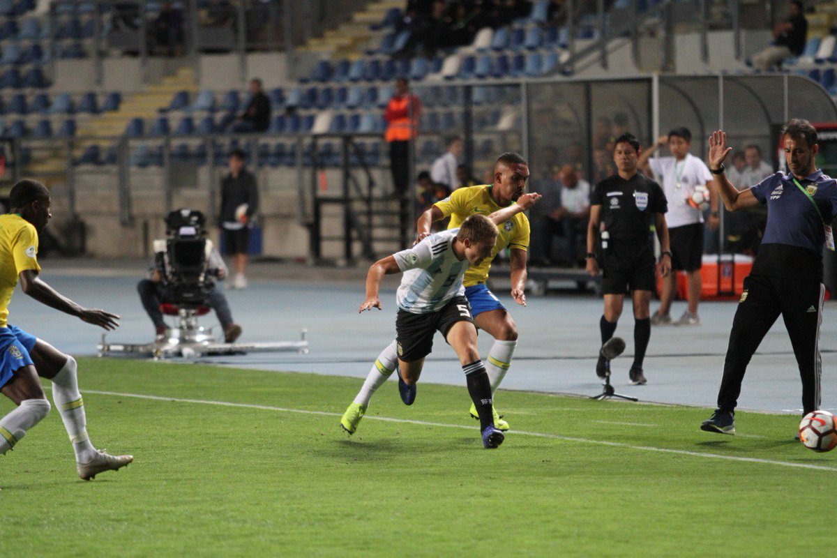 84' ⏰ Comenzó la recta final del cotejo

Se mantiene la victoria parcial de la verdeamarela en el último encuentro de la jornada

🇧🇷1-0 🇦🇷

#DondeComienzaLaHistoria