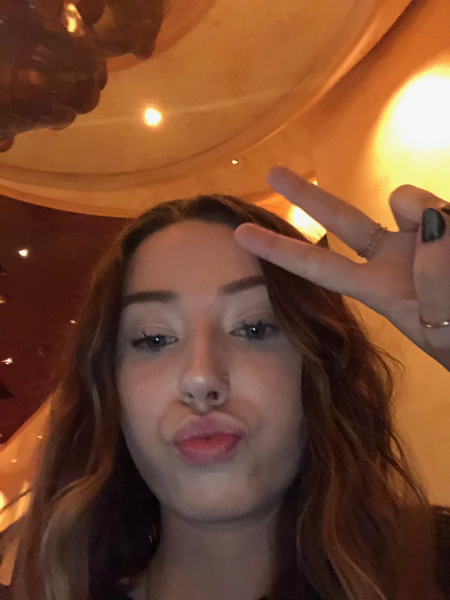 ashlinismom's tweet photo. guys ashlin sent me a selfie in the dms its been so long since the last time she reached out to me im feeling very #papablessed 2nite https://t.co/l4rlKl2ldu